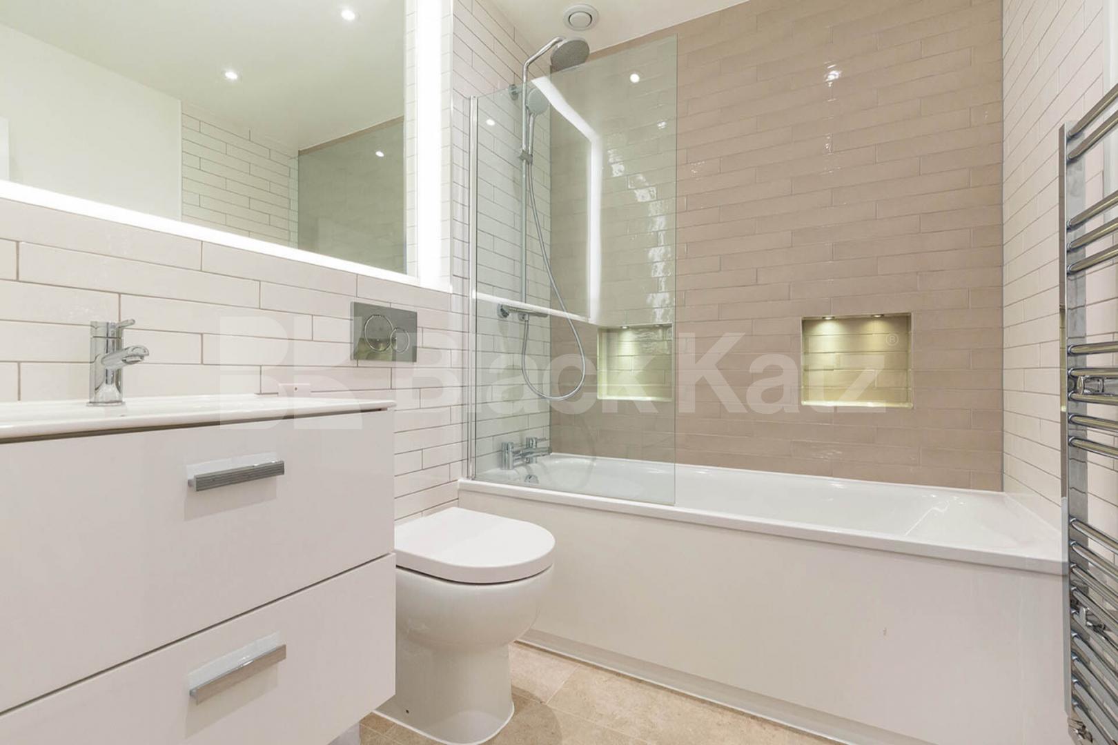 Spacious studio / one bed to rent stone throw away from Finsbury Park Seven Sisters Road, Finsbury Park